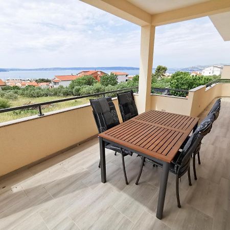 A4 Apartmani Kevic Kaštela Exteriör bild