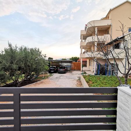 A4 Apartmani Kevic Kaštela Exteriör bild