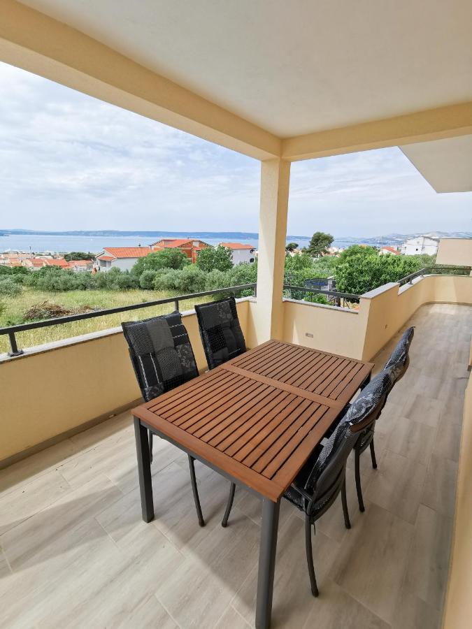 A4 Apartmani Kevic Kaštela Exteriör bild