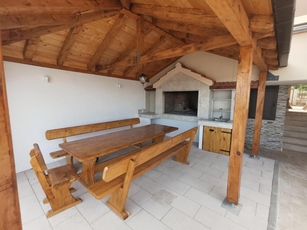 A4 Apartmani Kevic Kaštela Exteriör bild