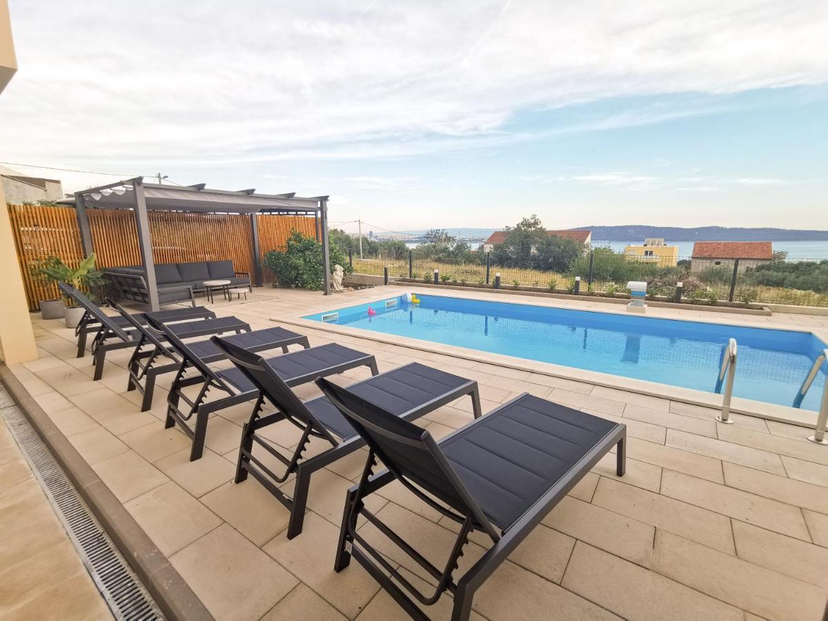 A4 Apartmani Kevic Kaštela Exteriör bild