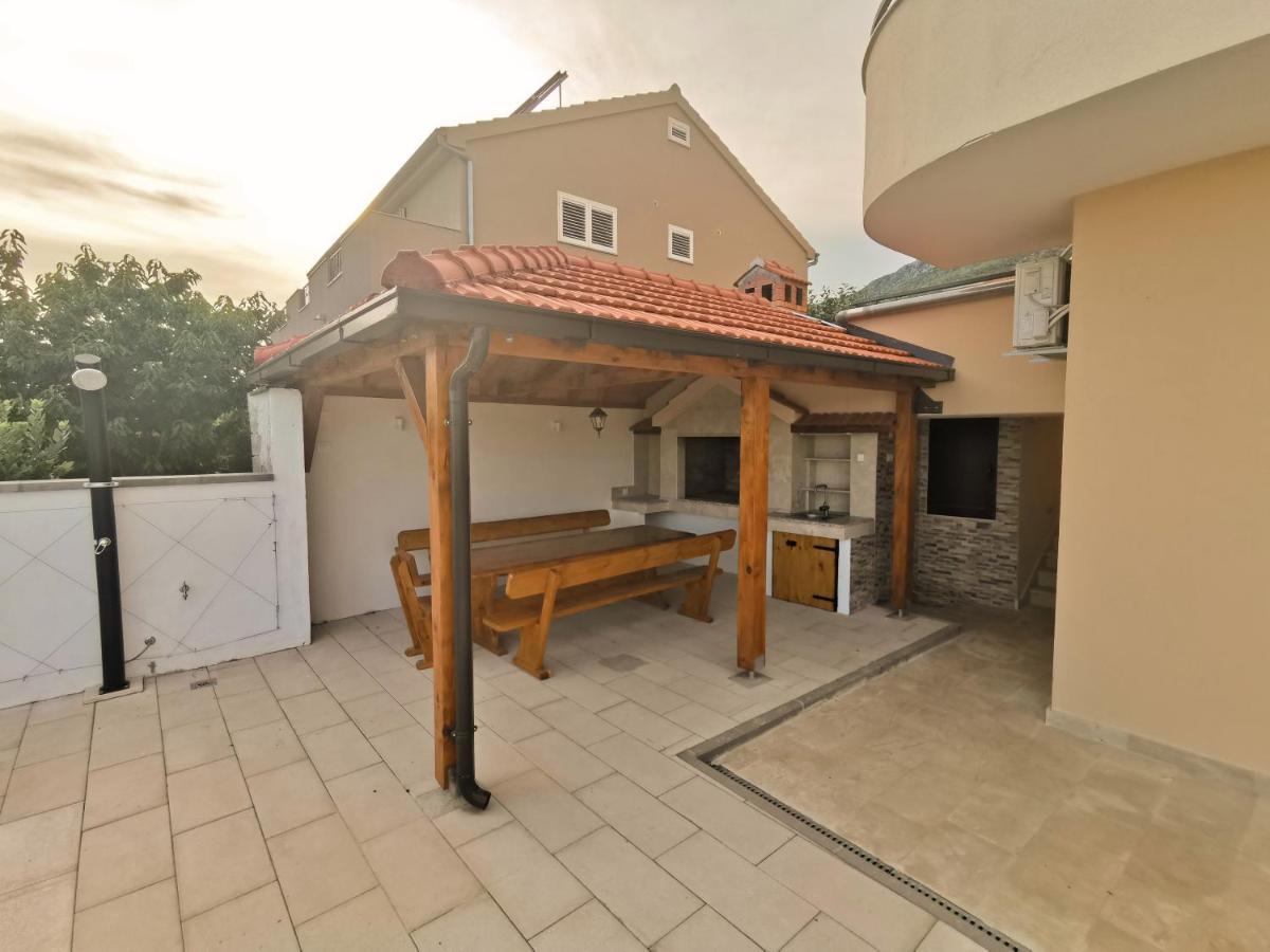 A4 Apartmani Kevic Kaštela Exteriör bild