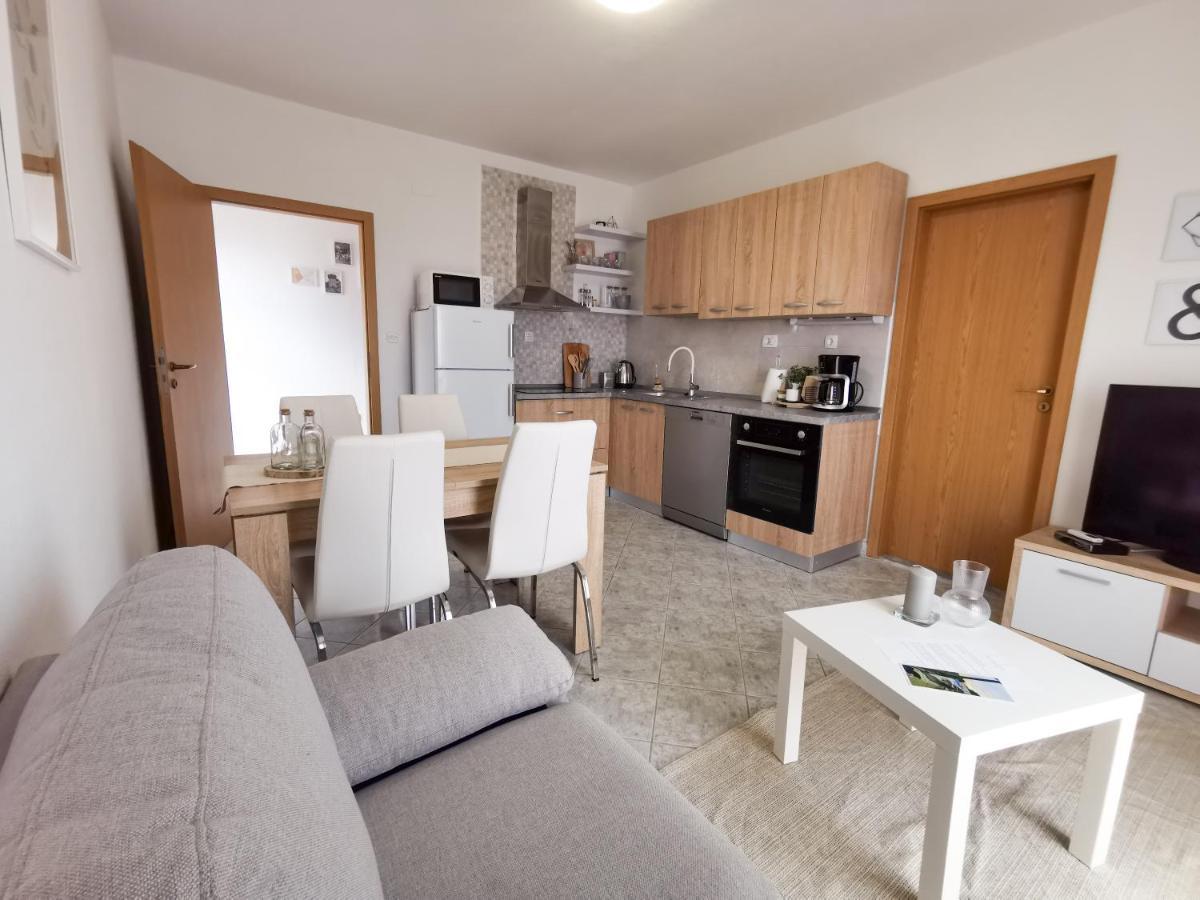 A4 Apartmani Kevic Kaštela Exteriör bild